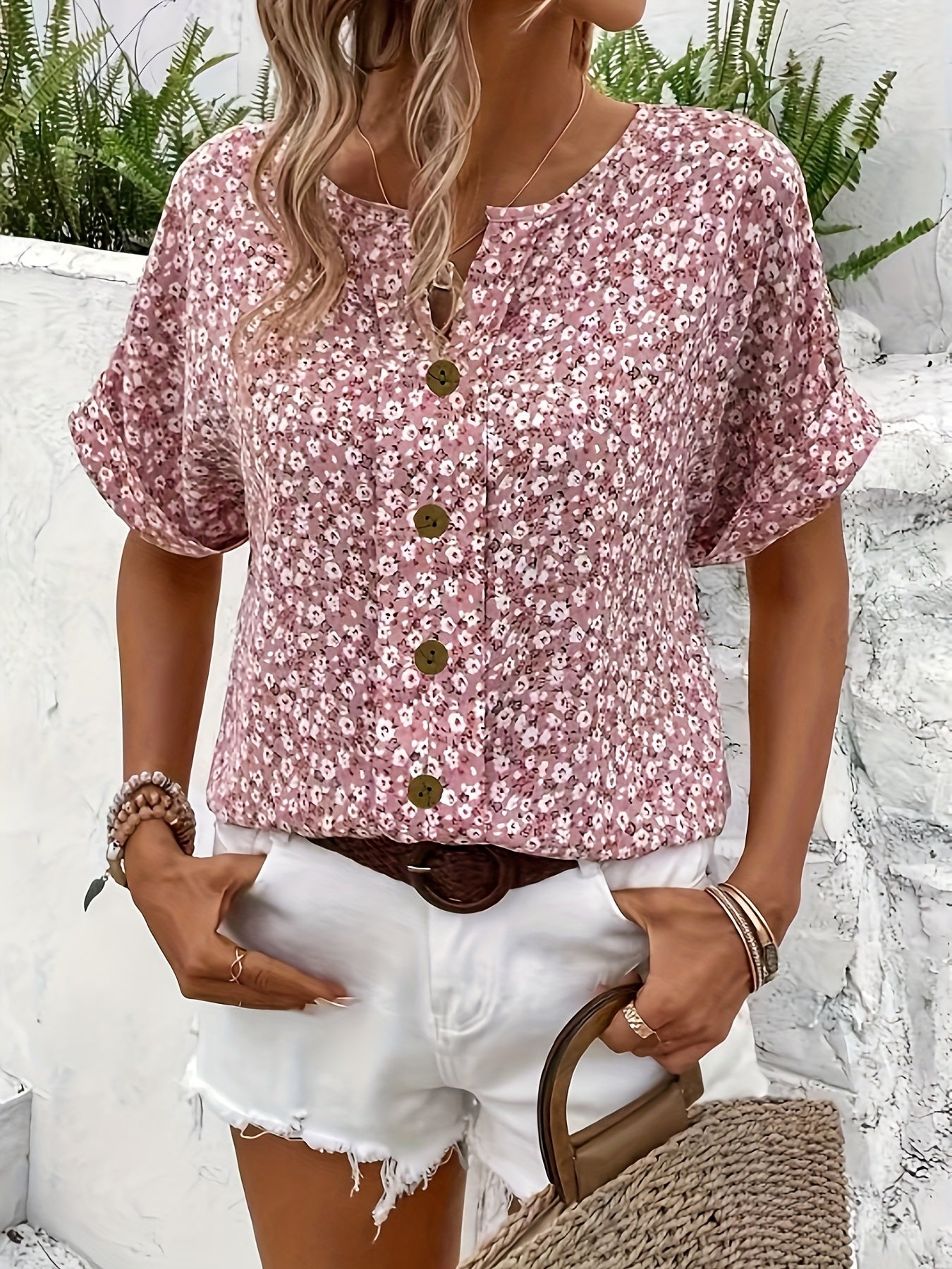 Camisa floral de manga corta y cuello en V - Cierre con botones y tejido transpirable