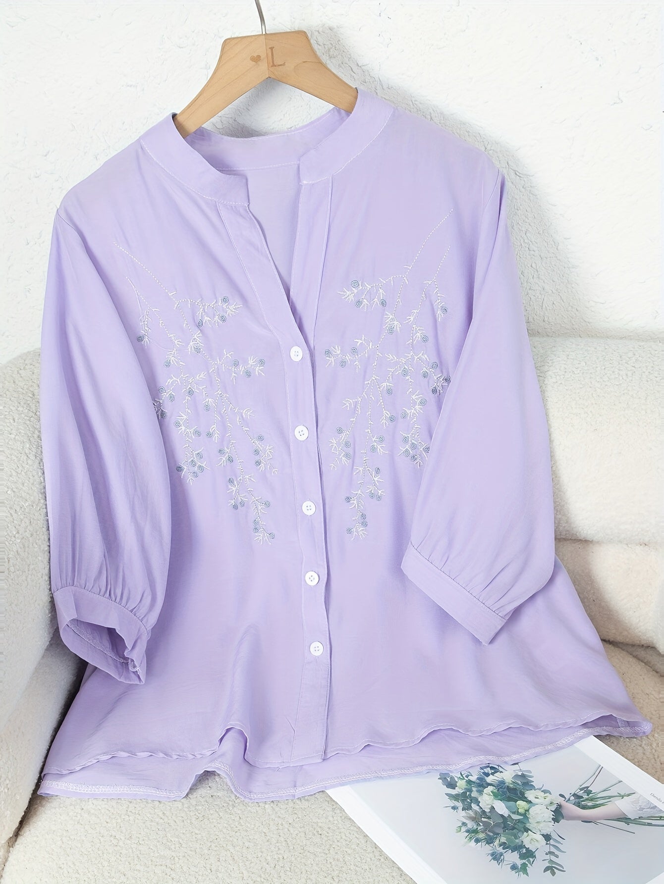Blusa con estampado floral - Diseño con botones delanteros y cuello alto