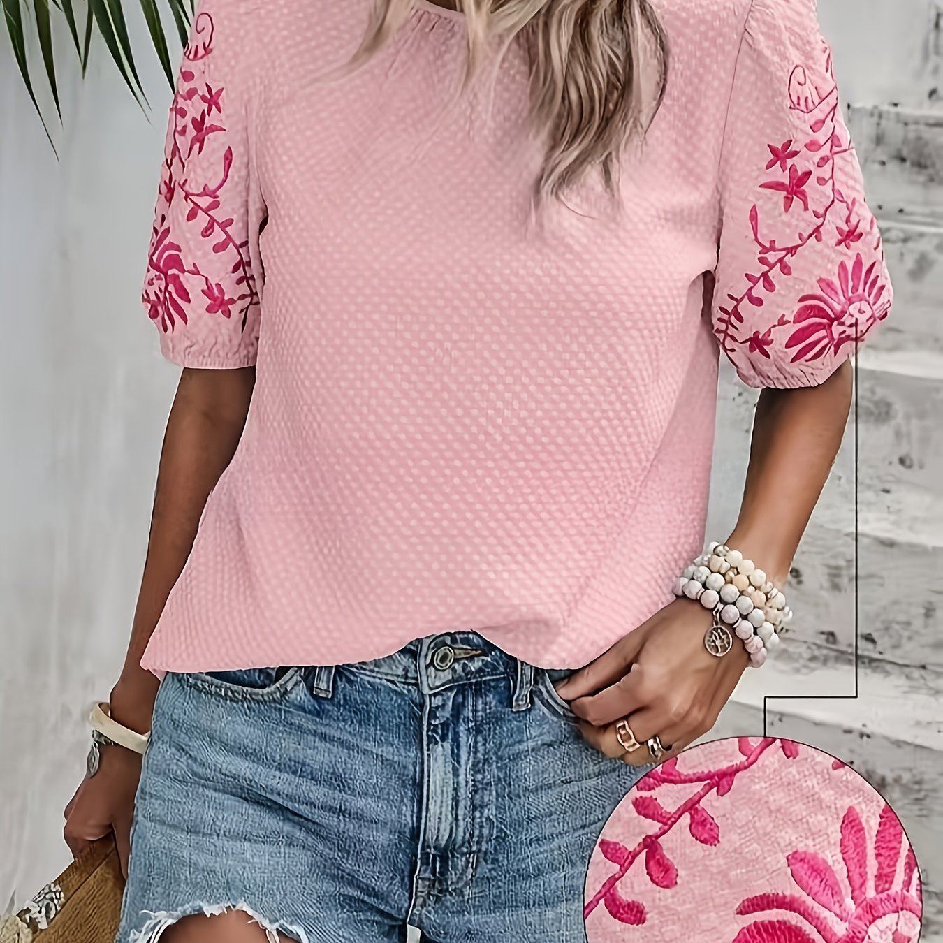 Blusa - Motivo floral bordado y material transpirable