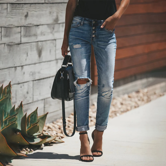 Elif | Vaqueros rotos, a la moda y con estilo