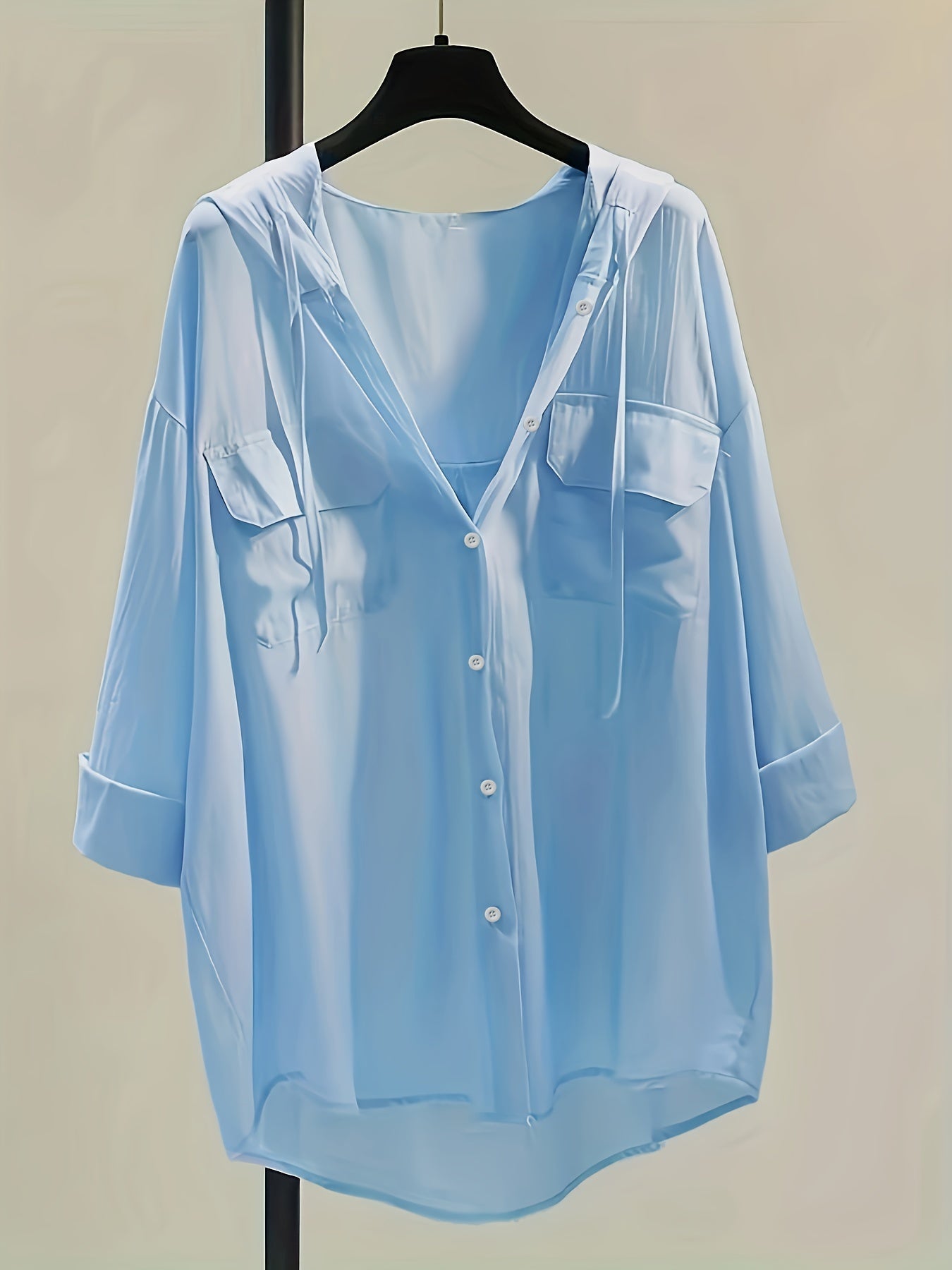 Blusa con capucha y botones - Detalle de cordón y ajuste cómodo