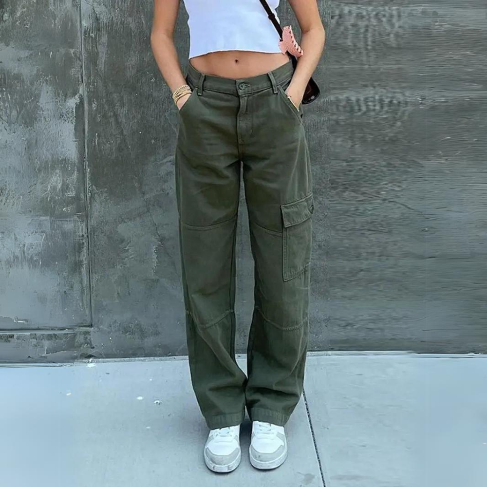 Pantalones con botones ajustados para mujer