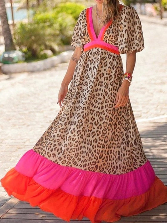 Leopardo con vestido de color