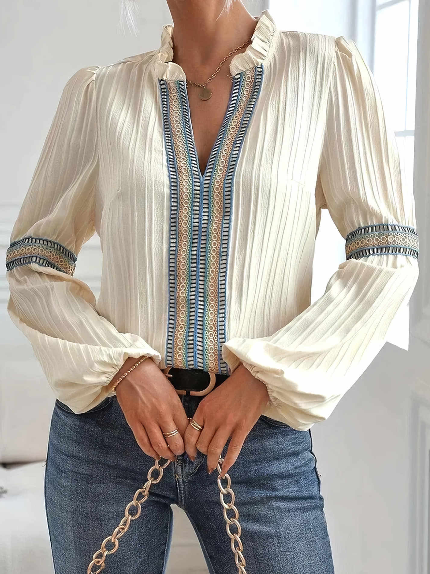 Blusa de mujer con ribete de encaje