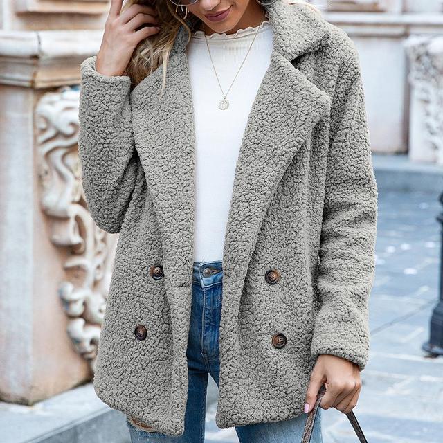Elegante chaqueta de piel sintética
