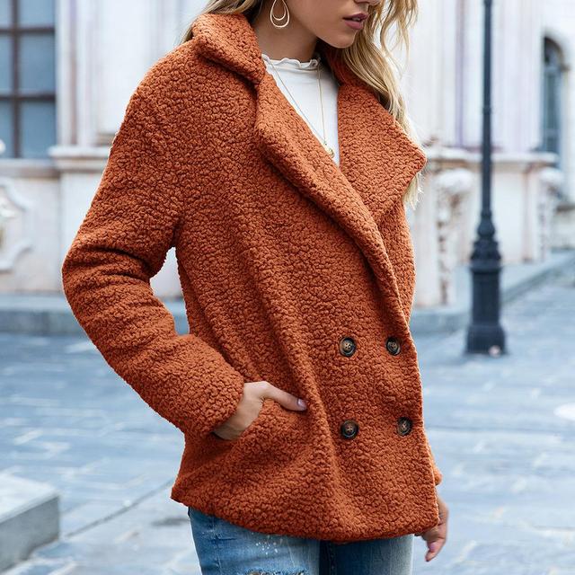 Elegante chaqueta de piel sintética