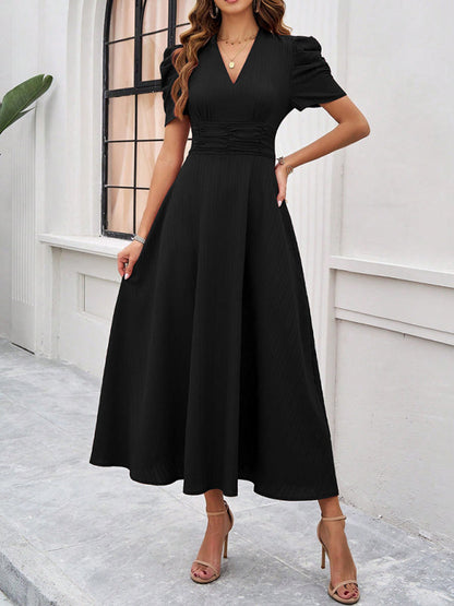 Vestido de cóctel midi con cintura fruncida, mangas acampanadas y mangas abullonadas