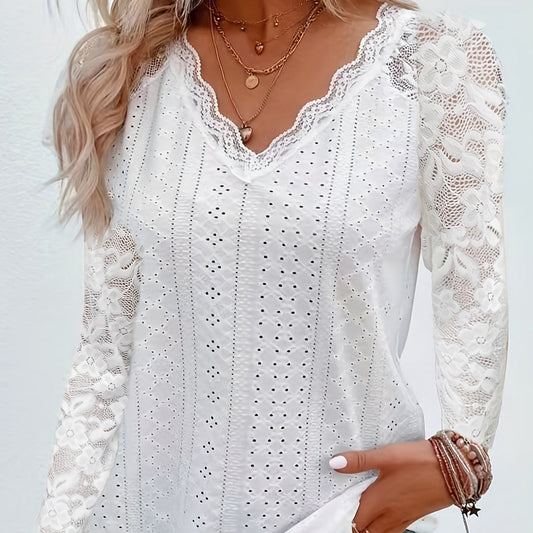 Camiseta con cuello en V de encaje en contraste - Tejido suave y ajuste flexible