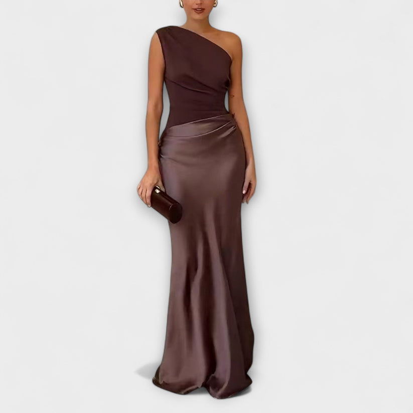 Maxi vestido plisado con elegante diseño sin hombros