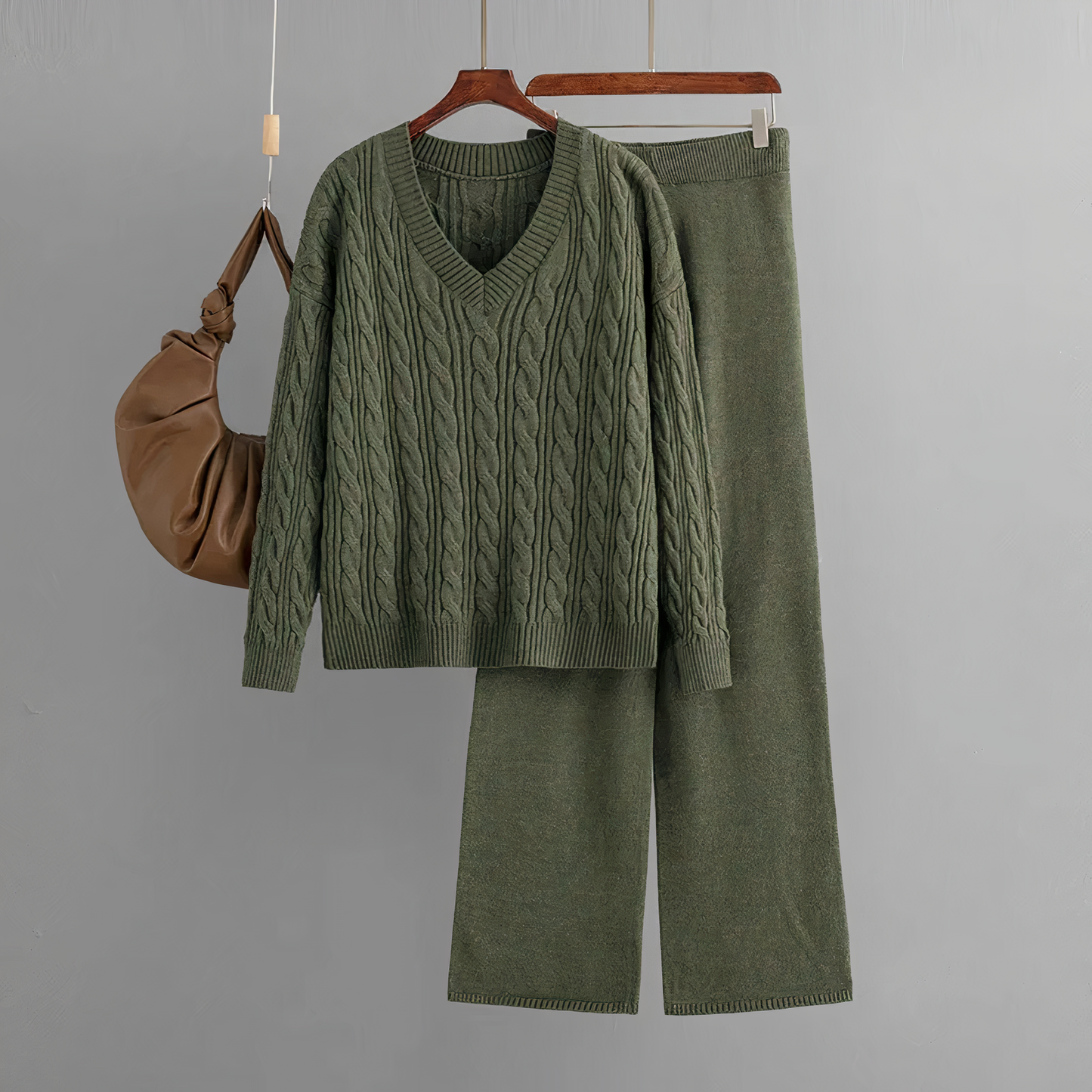 Conjunto de moda con cuello en V | Elora