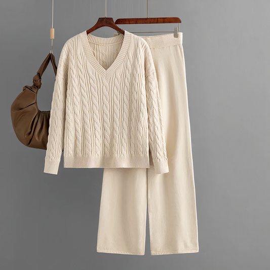 Conjunto de moda con cuello en V | Elora
