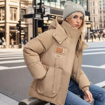 Acogedor, sofisticado y acolchado abrigo de invierno para mujer