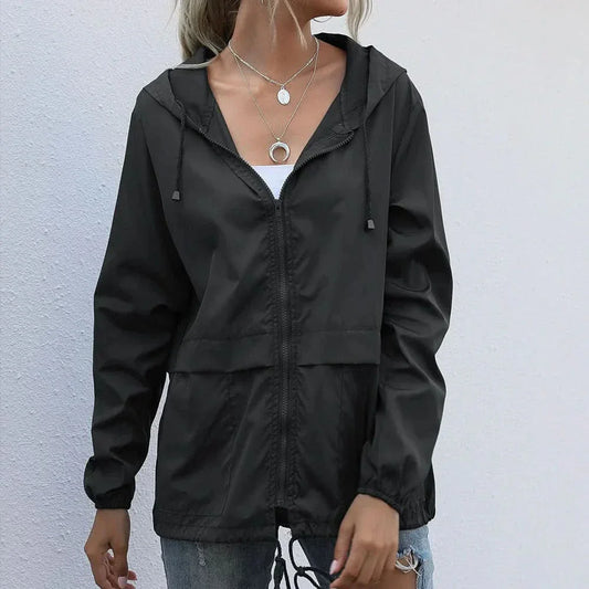 Urban chic: chaqueta ligera de tejido transpirable para mujer