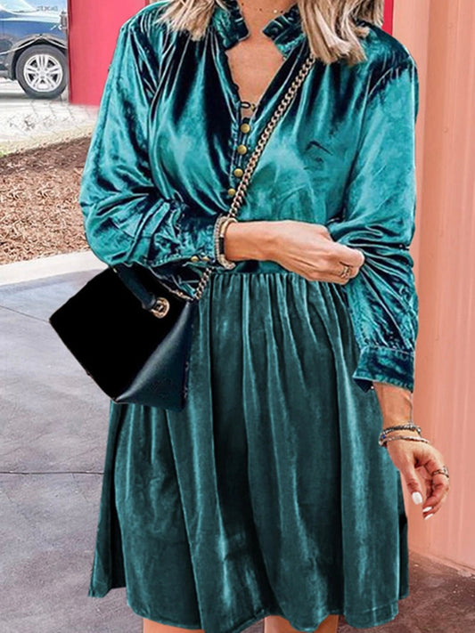 Cute-as-a-button vestido de terciopelo