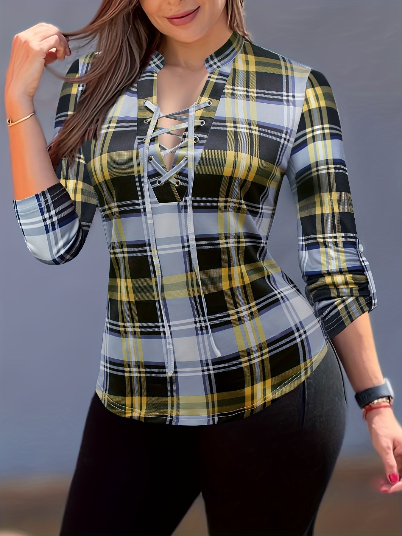 Blusa de cuadros con cordón - Diseño con cuello de pico y mangas largas