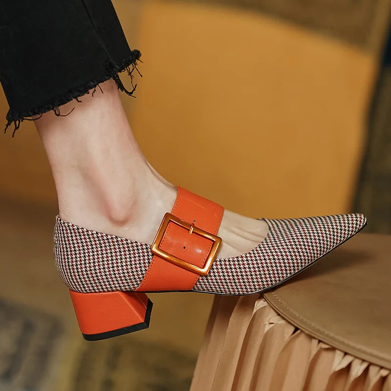 Damskie buty w kratkę w szpic na klocku z klamrą