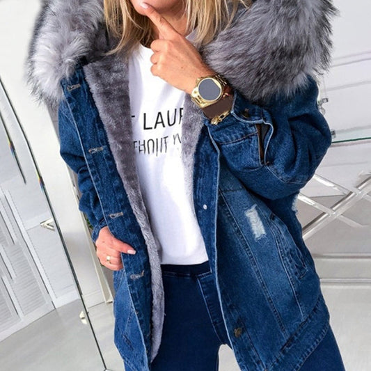 Chaqueta de mujer con capucha y cuello de peluche | Tendencias moda invierno
