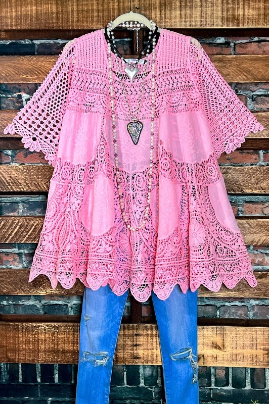 Liora | Vestido de cuento de hadas de estilo bohemio con túnica de encaje floral rosa