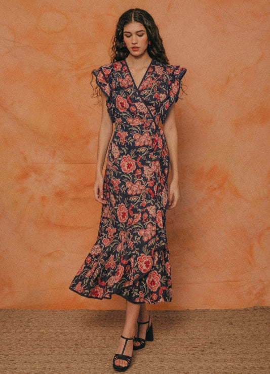 Elegante vestido midi con estampado floral retro y mangas sueltas de mariposa