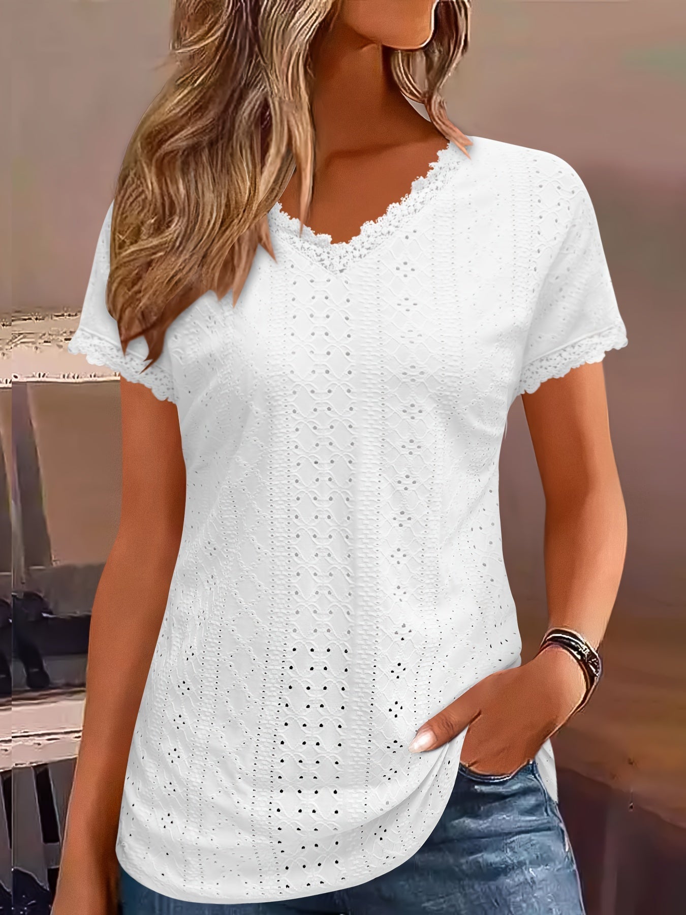 Blusa con cuello en V y adornos de encaje - Estilo jersey y corte holgado