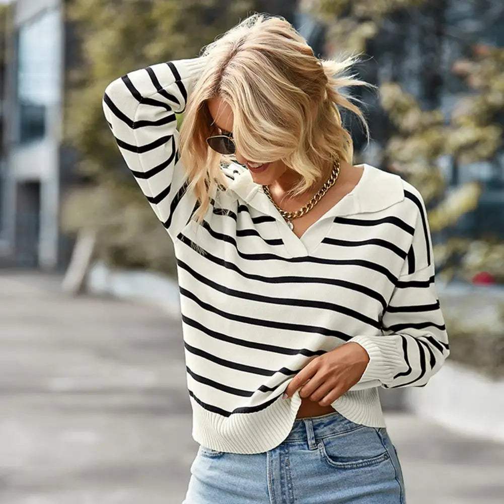 Jersey | Estampado a rayas | Cuello en pico, mangas largas | Perfecto para un uso casual