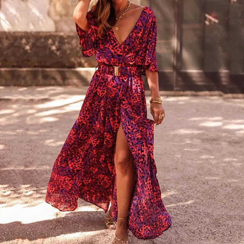 Sofisticado maxi vestido con estampado y elegante abertura lateral