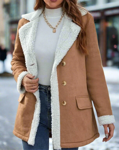 Abrigo de invierno elegante, acogedor y moderno para mujer