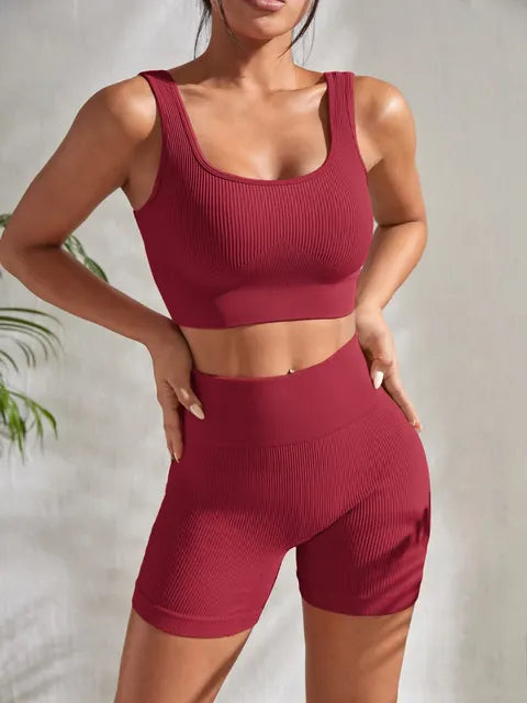 Conjunto de yoga acanalado con top sin mangas y pantalón corto