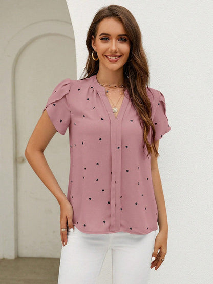 Brigitte | Encantadora blusa con estampado de corazones y cuello en V