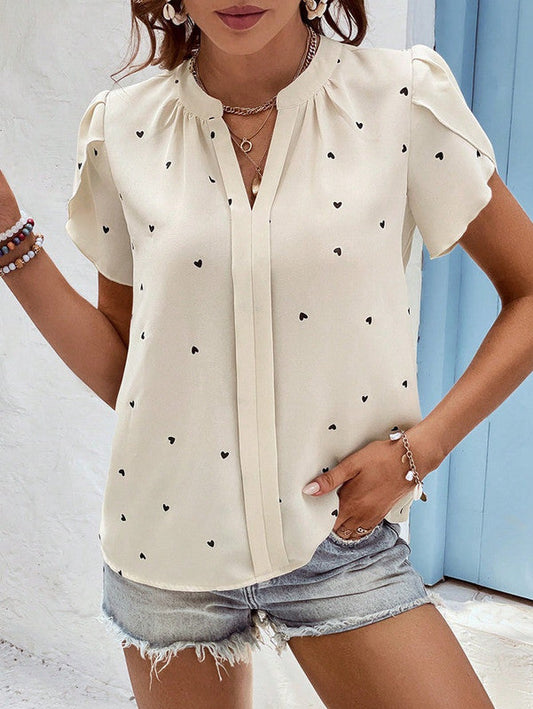 Brigitte | Encantadora blusa con estampado de corazones y cuello en V
