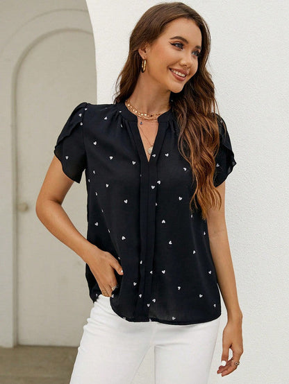 Brigitte | Encantadora blusa con estampado de corazones y cuello en V