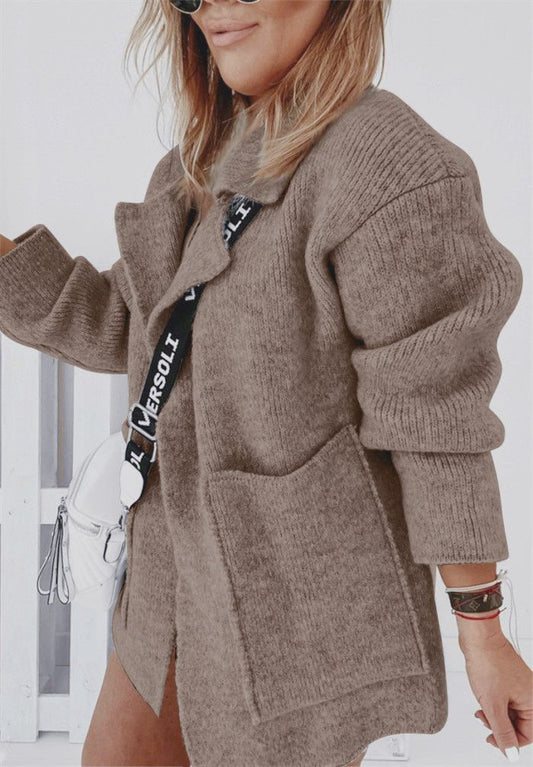 Chaqueta de punto grueso con cuello acogedor para niñas activas