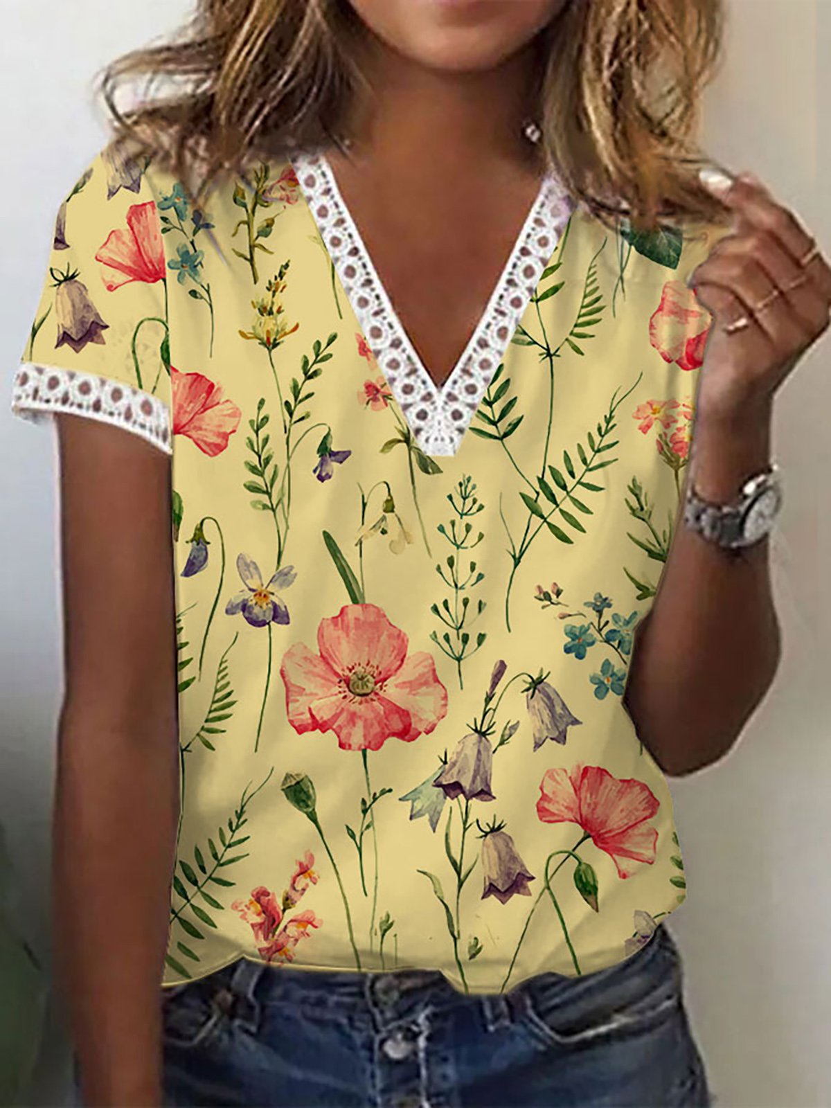 Sherly | Elegante camiseta de manga corta con estampado de cuello en V para mujer