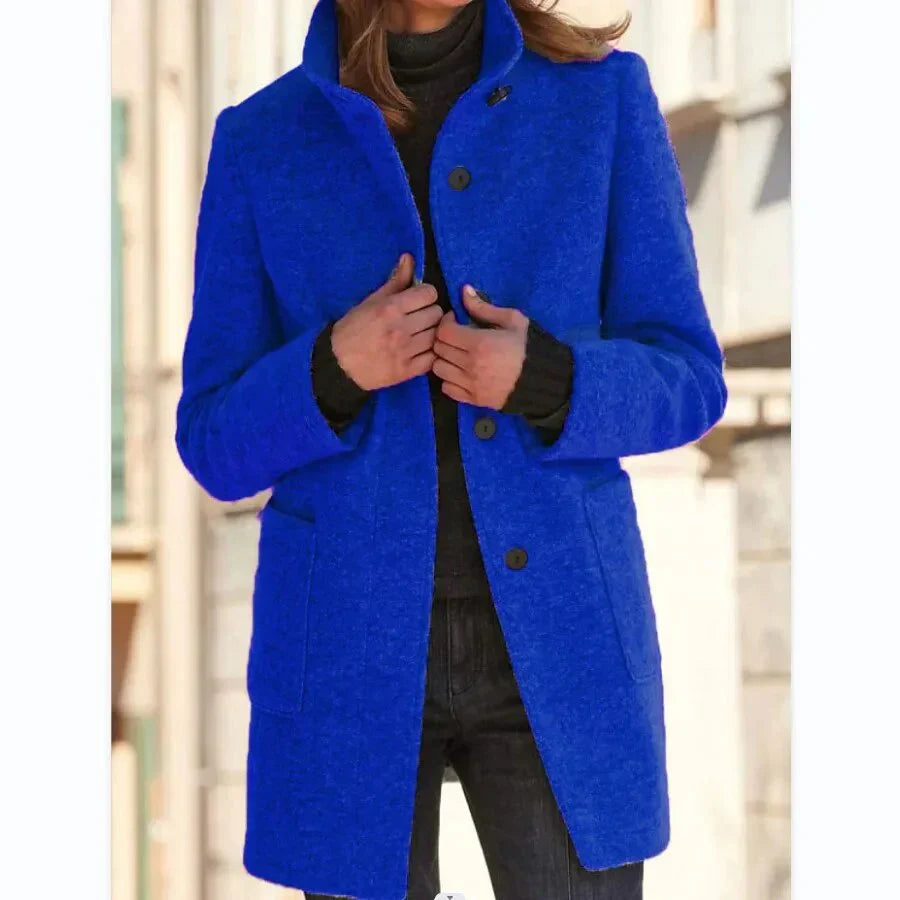 Elegante chaqueta larga con cuello alto