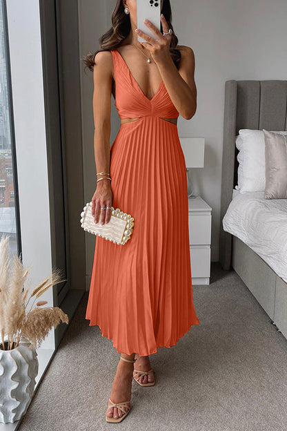 Vestido maxi plisado con detalle en la cintura