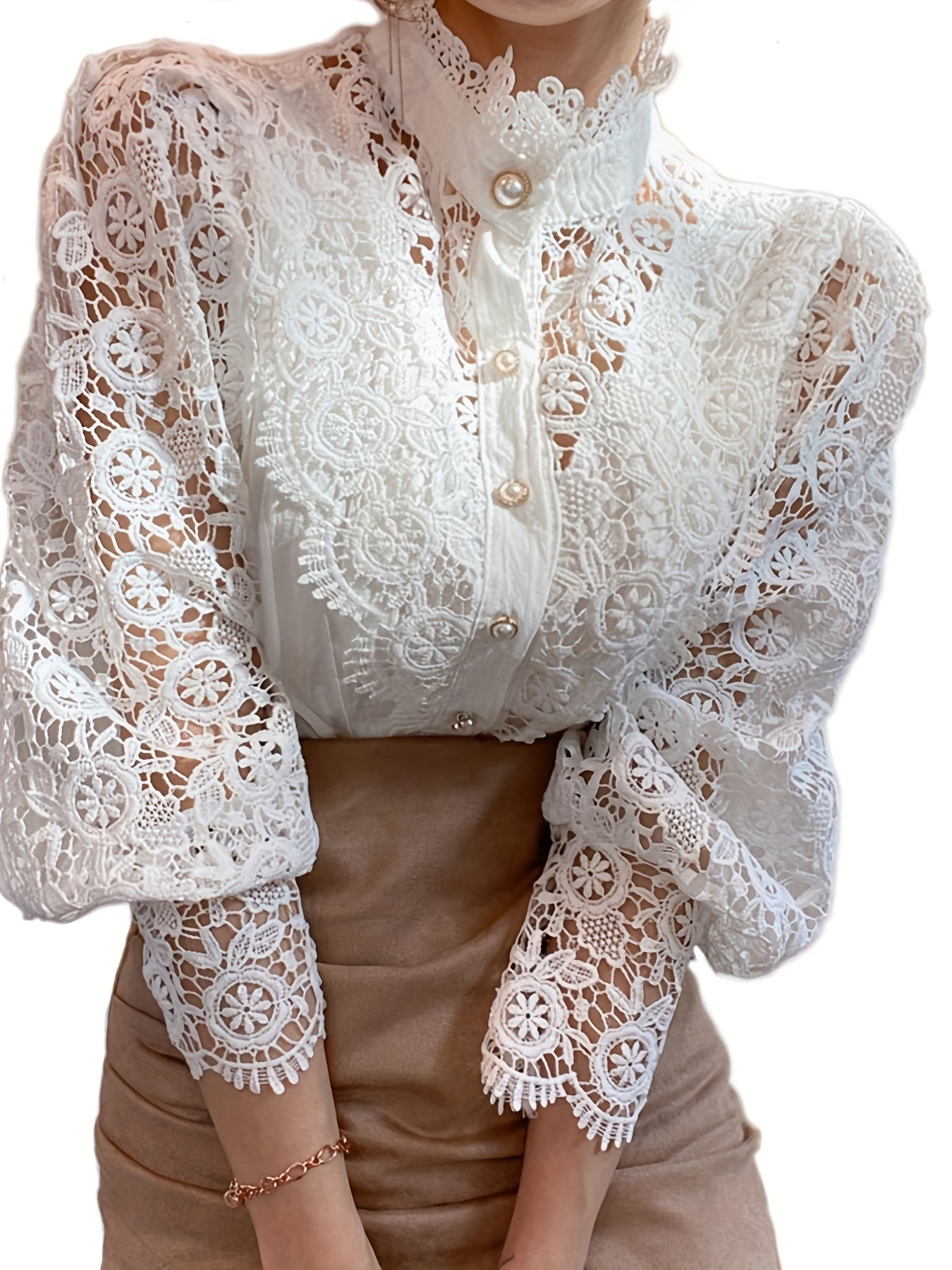 Blusa de encaje con cuentas - Detalles de encaje y mangas largas