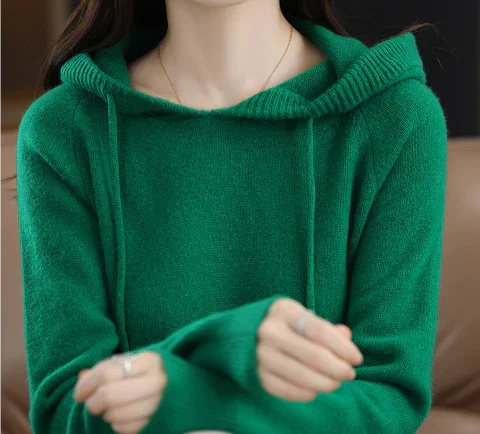 Cálida y elegante sudadera con capucha para mujer