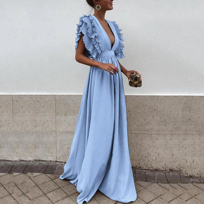 Elegante vestido largo con profundo escote y mangas cortas con volantes