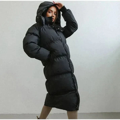 Lujoso abrigo puffer negro para mujer