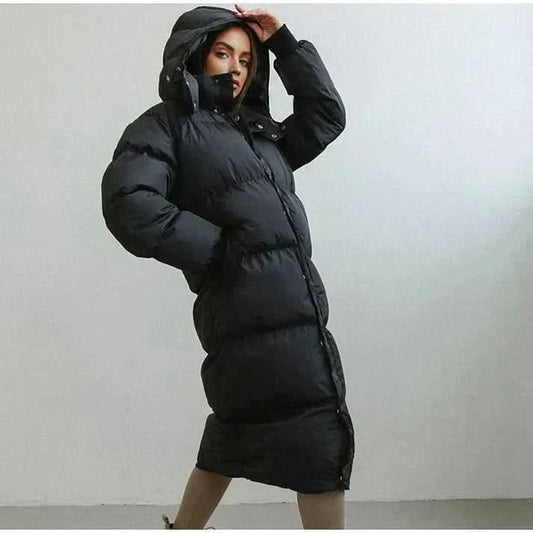 Lujoso abrigo puffer negro para mujer