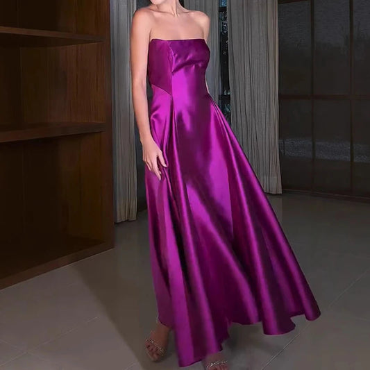 Vestido de noche largo sin tirantes con elegante drapeado ancho