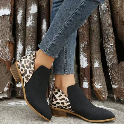 Botas cortas de tendencia con detalles originales para looks de diario