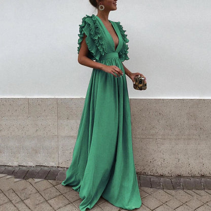 Elegante vestido largo con profundo escote y mangas cortas con volantes
