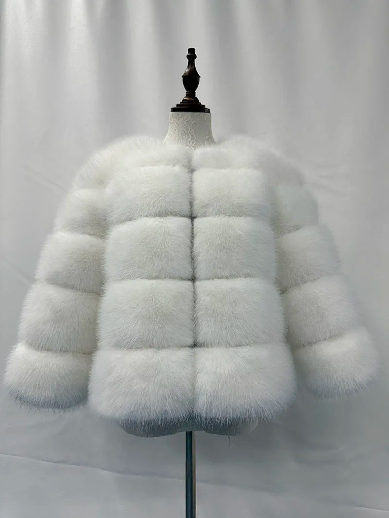 Elegante abrigo de piel para señora