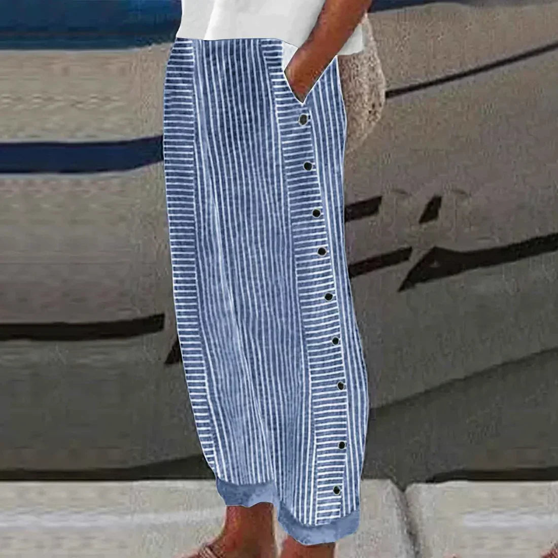 Cómodos pantalones de verano con estampado de rayas