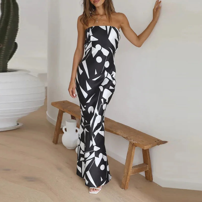 Maxi vestido ajustado al hombro con estampado geométrico