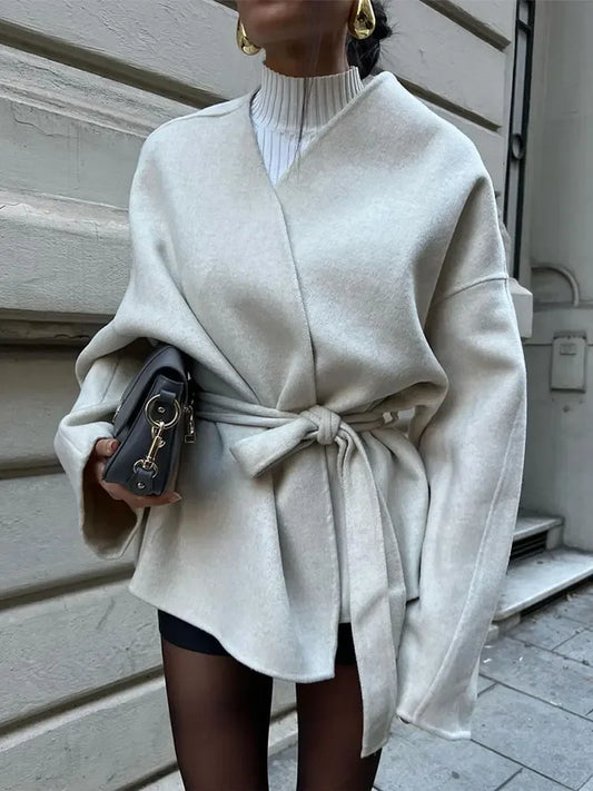 Kathryn | Abrigo de invierno chic para mujer con cordones, elegante y cómodo