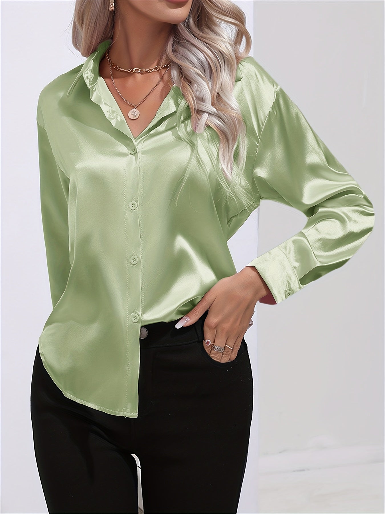 Blusa de satén de manga larga - Cuello con solapa y tejido ligero