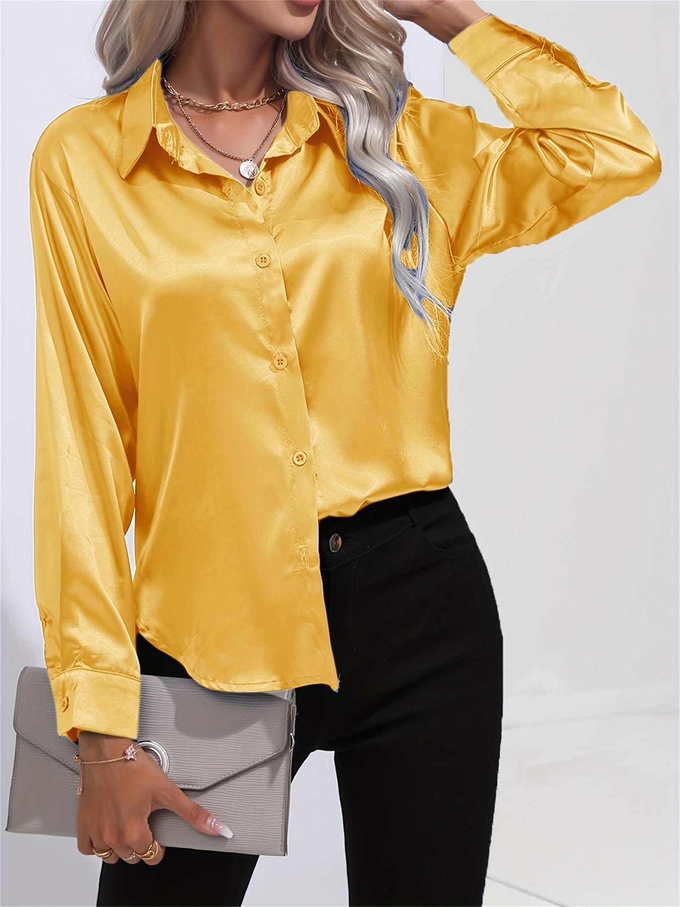 Blusa de satén de manga larga - Cuello con solapa y tejido ligero