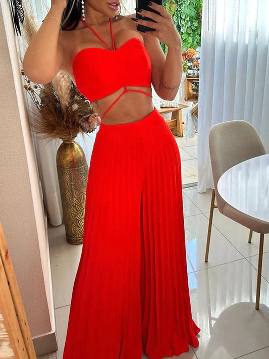 Seductor top rojo y pantalones anchos plisados